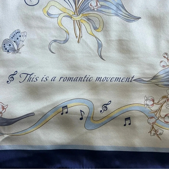 Xinuo‎ 100% Mulberry Silk Blue Floral Scarf - Picture 3 of 6